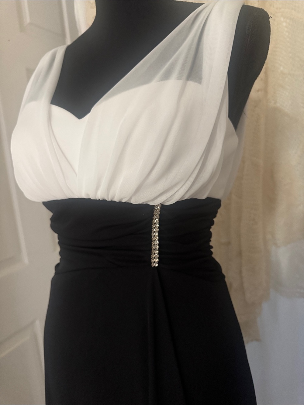 Vintage Black and White 90’s Formal Evening/Prom Dress by Betsy& Adam NWT - Picture 4 of 11